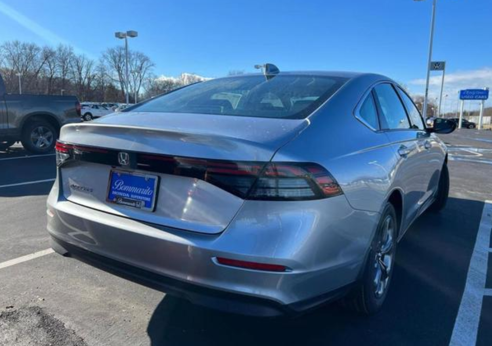 混动用车一年半情况我每天上班来回70公里，路程都很稳定，第一年油耗还比较低，不