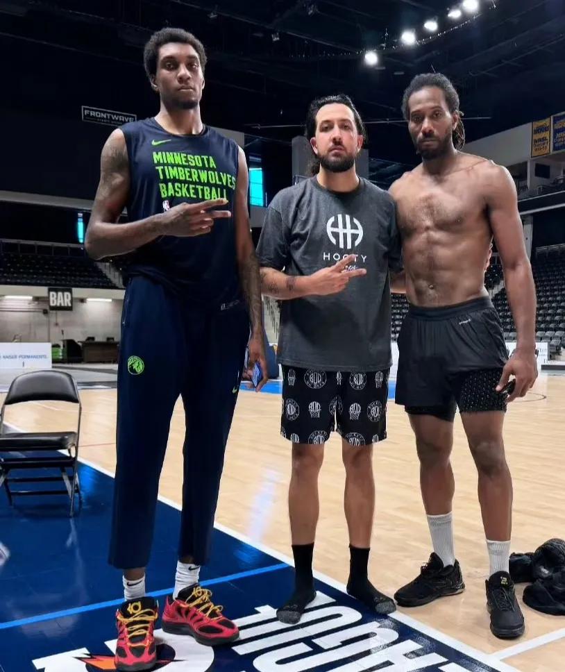 伦纳德再次勇夺休赛期MVP，下赛季他能不能在快船硬一次，哪怕就一次！快船球星