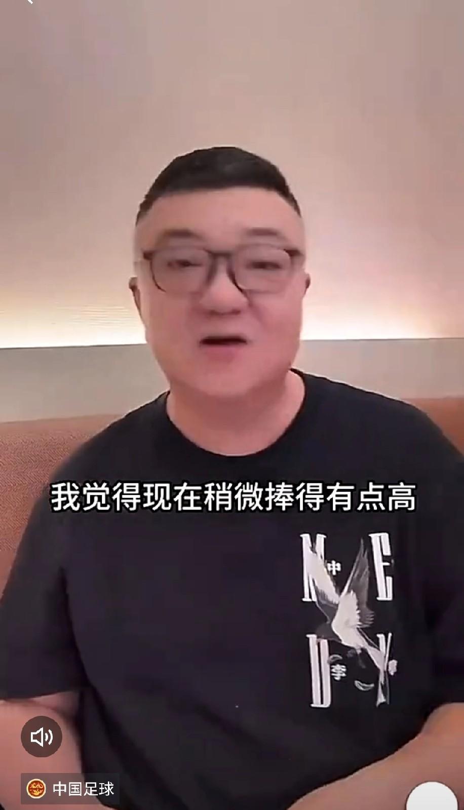 人间清醒！知名主持人、“足球小将”发起人董路给中国国少队泼冷水。他在直播时表示：