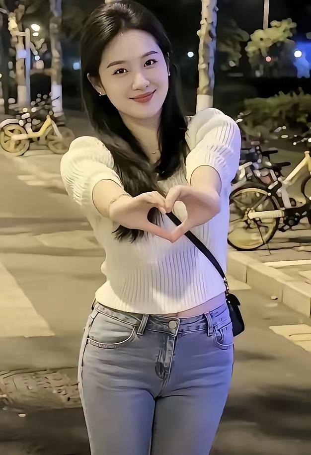 爱心送给你！愿你如阳光般明媚，如花朵般绽放。让过去的成为美好回忆，未来的充满无