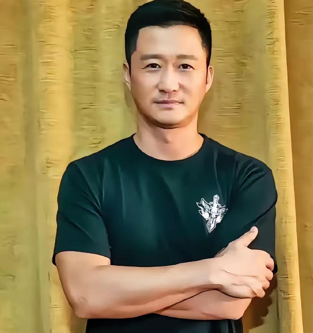 吴京的塌房就是太高调了。本来已经是票房顶流了，没学会沉淀自己，反而是快马加鞭