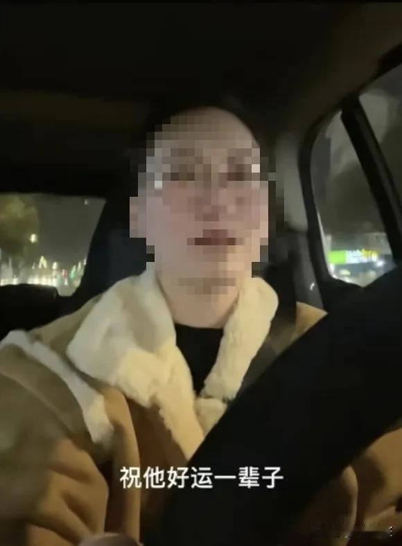 近日“考公姐”骑驴找马的事成了热门话题。原来她与男朋友恋爱三年多一直没有同意