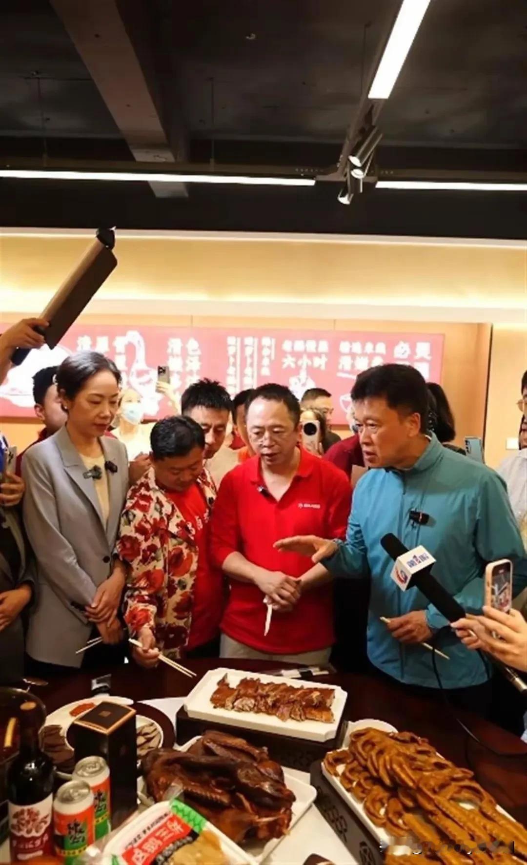 荣昌旅游的火爆归结于二人：卤鹅哥和高书记如果没有卤鹅江歌的拼命投送，就不会在网