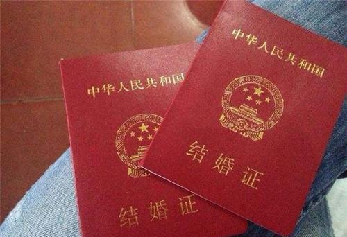 重庆，女子和丈夫领完结婚证1个月后，就开始分居，从没有过夫妻生活，直到第2年，女
