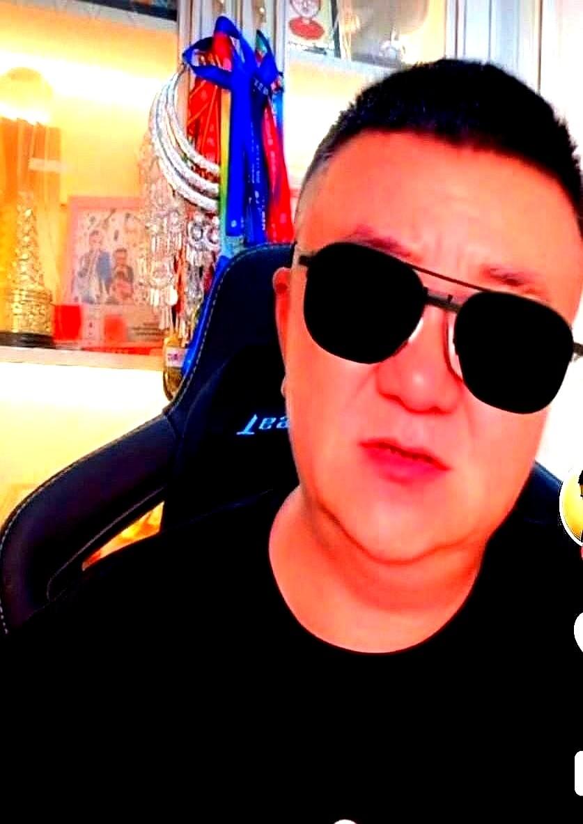 杨毅一句话，董路脸就拉下来了。老哥们饭桌上开个玩笑，怎么就炸了？杨毅以为还是