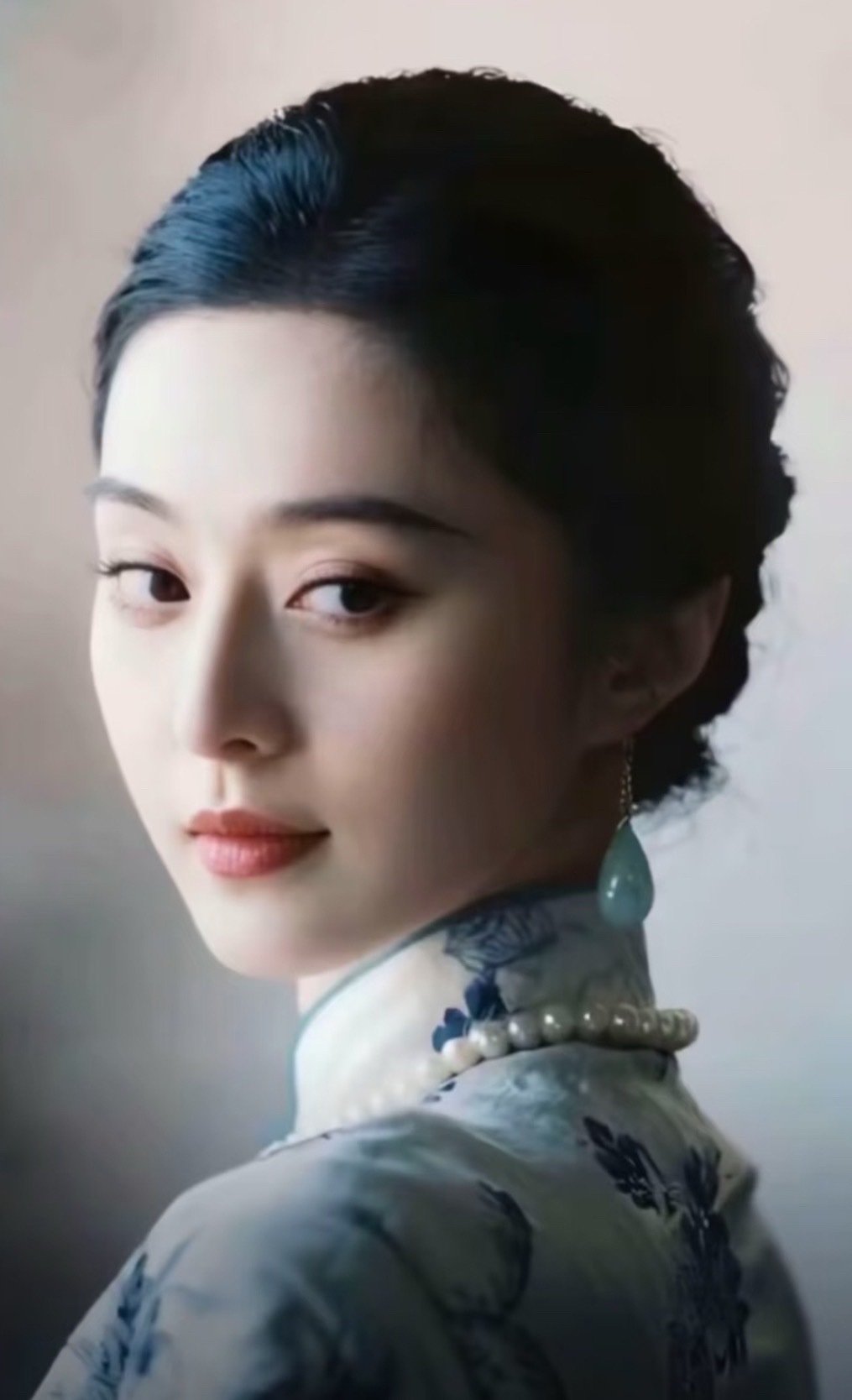看一个女人，你去掉她的性价值，这个人还可以交往，那么她就是值得的人，看一个男人，你抛开他的经济价值你