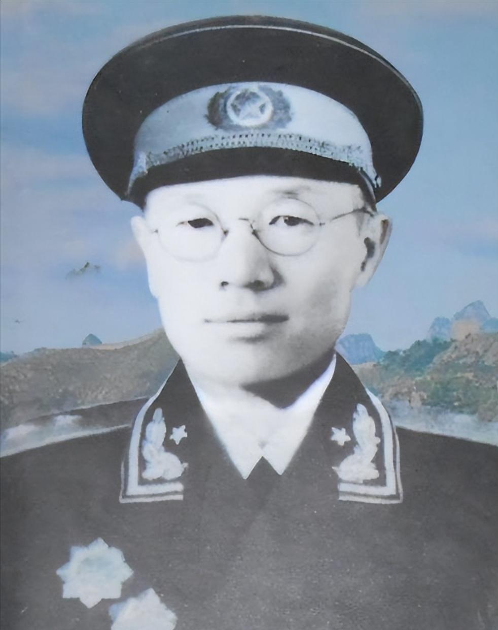 1942年，蒋介石给于学忠下令，让他秘密枪决万毅，于学忠收到电报后，顿时陷入两难