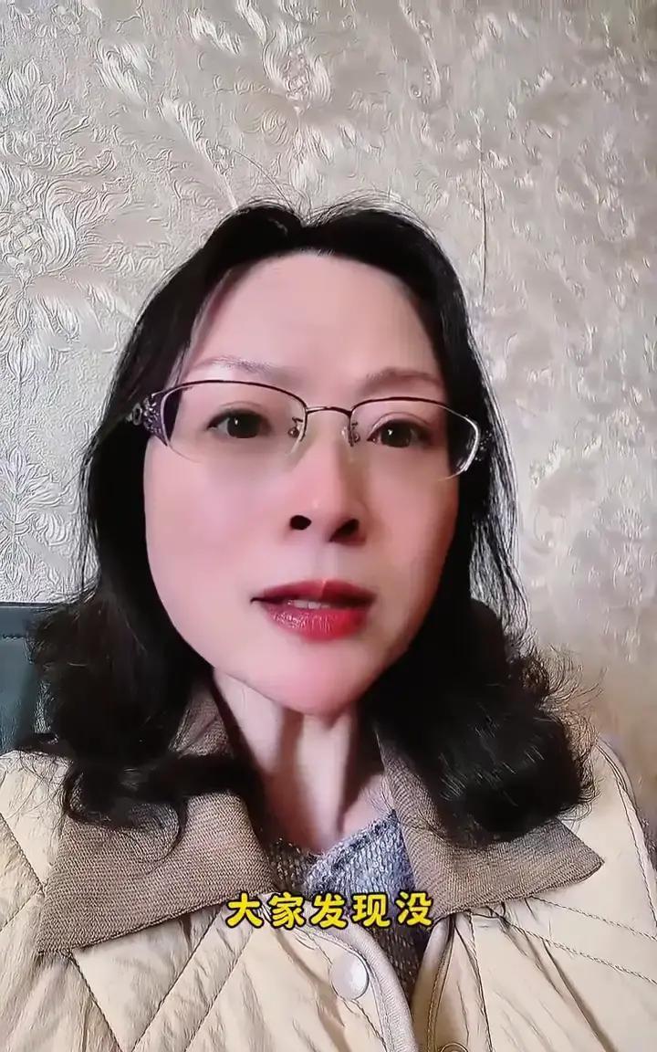爱肯棉服突然刷屏，抖音小红书全是百元棉服测评。博主把爱肯和千元羽绒服放一起吹冷