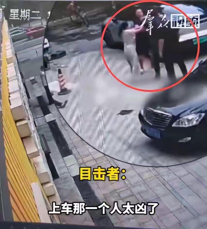 长沙那个修车老板，三根肋骨断了，打人的终于刑拘了。消息出来，网上一片叫好。可