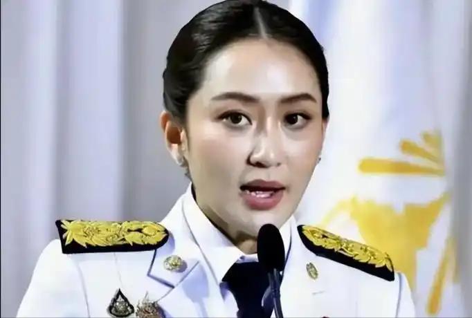 就在刚刚！泰国突然宣布，8月18日泰国官方突然把今年外国游客预测从3700万砍
