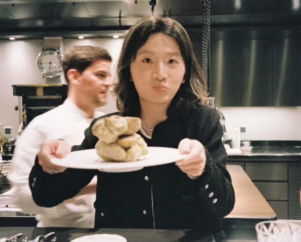 继伊能静儿子恩利后，又一个爱变女装的男星出现了！曾经和罗志祥前女友周扬青上过恋