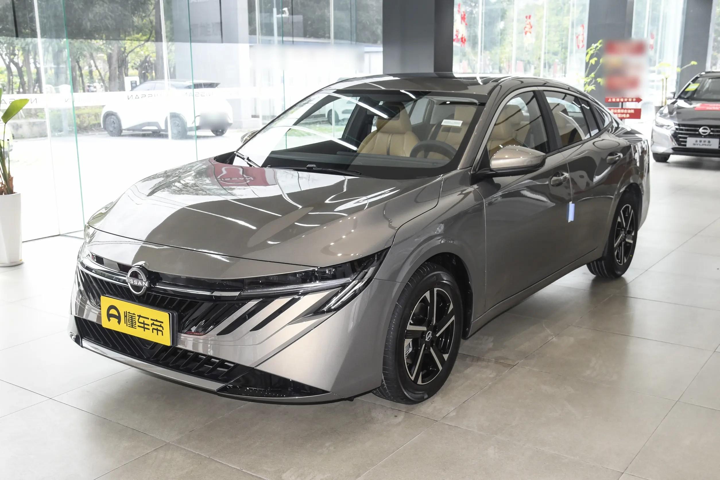 十五代轩逸这次换代，到底是“听劝”还是“头铁”？别急着回答，先看这...