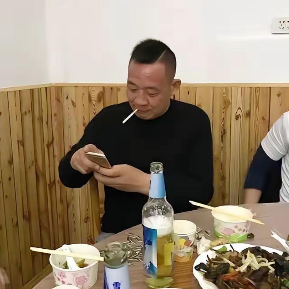 于东来身家不菲，我不关心。他吃380的饭还是3800的饭，我也不关心。但看到