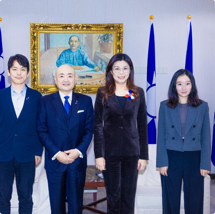 中国台湾省，郑丽文与日本人见面会谈。这操作也太让人看不懂了！11月1