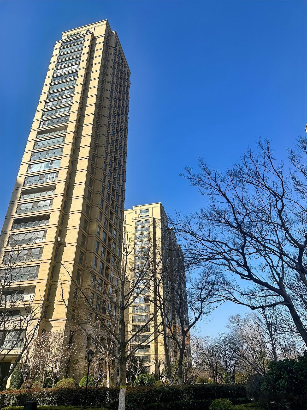 其实拉动房价上涨的手段有很多，只是高层当下并没有选择这么去做。大家可以回忆一下