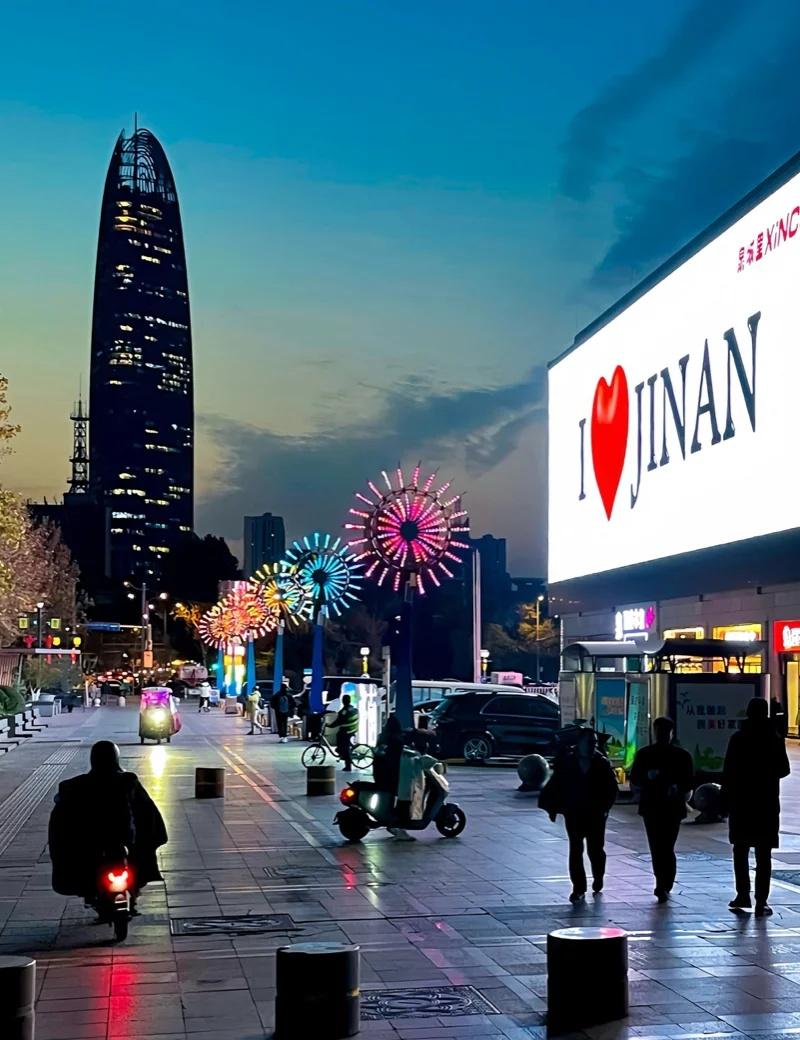 泉城路改造新消息！石板焕新藏细节家人们！济南人刻在DNA里的泉城路，改造有新进