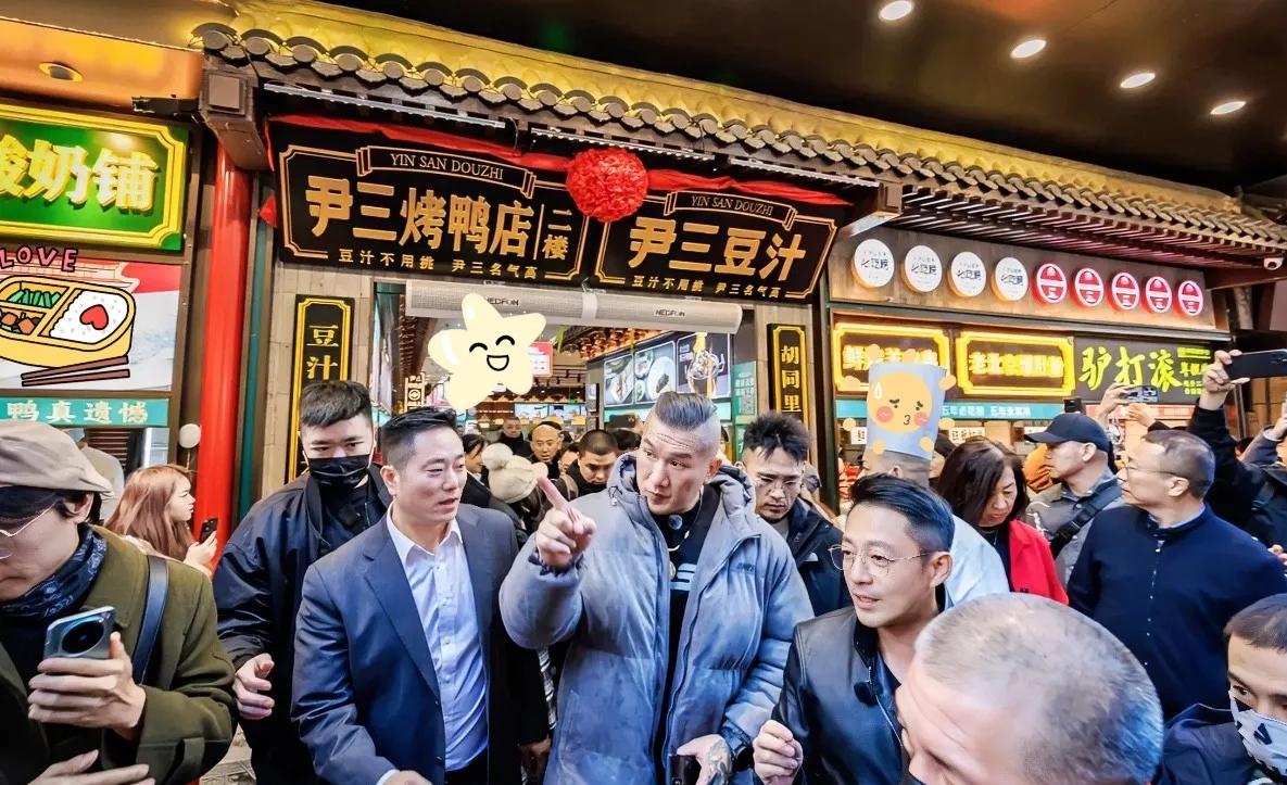 汪小菲的“半步距离”：藏在细节里的情商，比热搜更动人。没