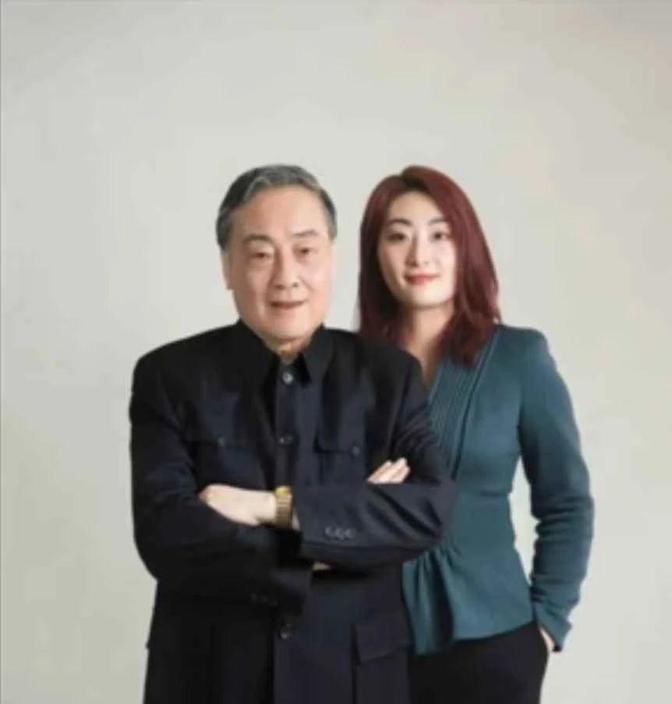 宗庆后旧事：国内早已离婚，又在美国重新登记。1991年，兼并了杭州罐头厂后，娃哈