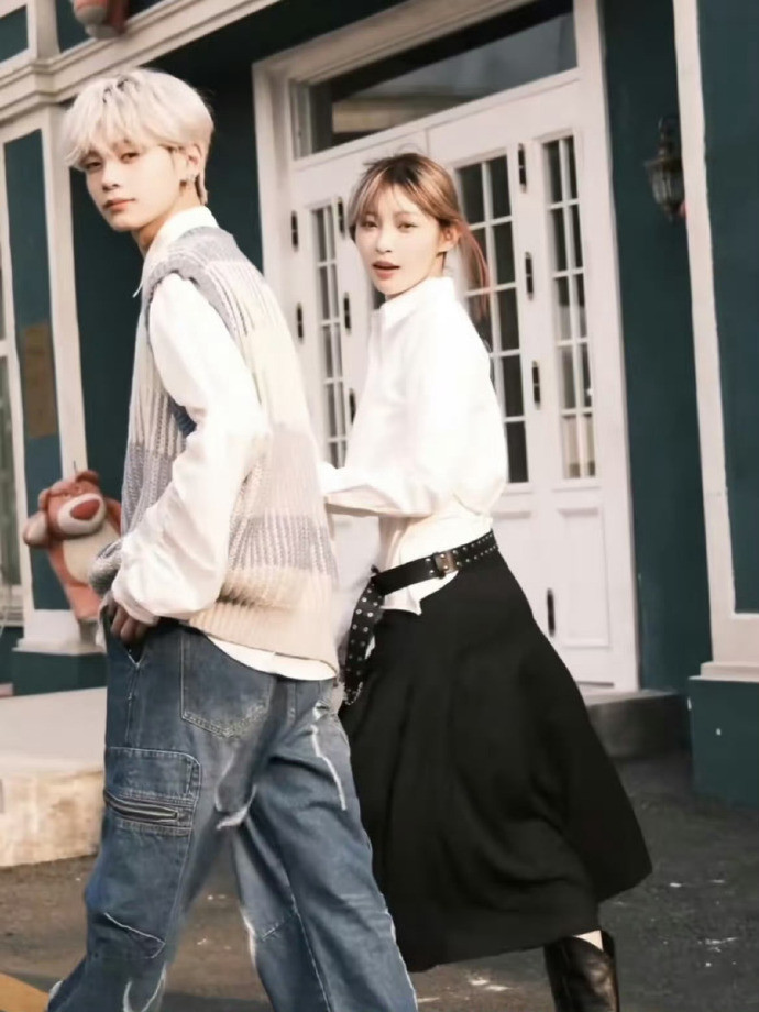 痞幼早期和香菜孙恩盛拍的情侣照，好有CP感！​​​​