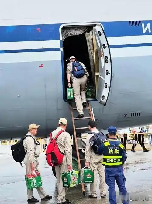 俄罗斯飞行员为何在南昌飞行大会狂购中国特产？他们又买了些什么？俄罗斯“勇士”飞