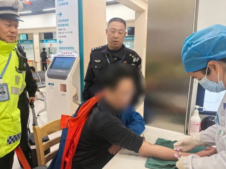 一男子酒驾到派出所自首, 民警: 两个案子一起办!