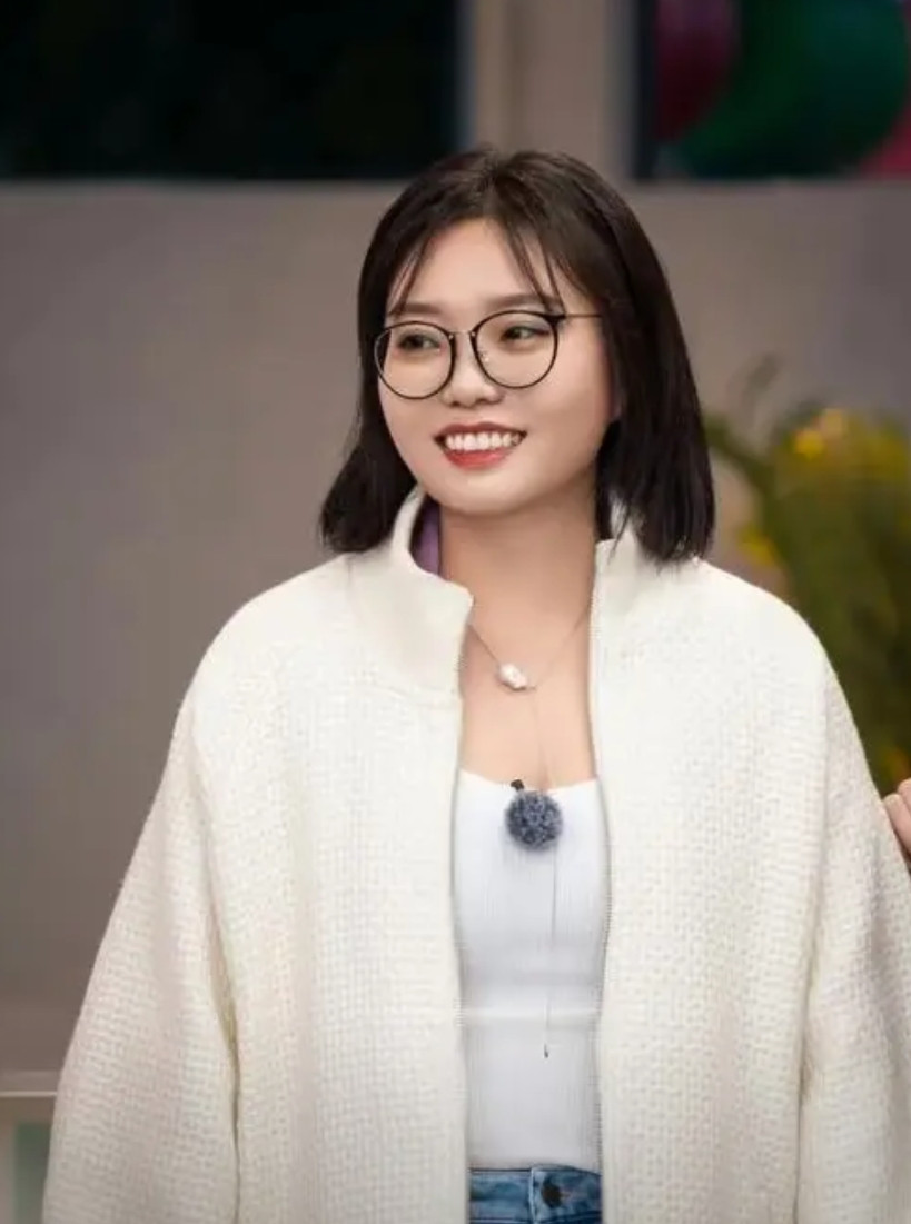 都散了吧，别凑热闹了，李雪琴老谢咋回事很明显的。李雪琴是啥人？2013年辽宁