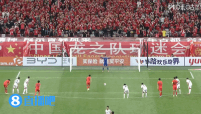 实话实说向余望这个点球质量踢得挺差。力量不足，角度太正，踢之前无论是眼神还是姿势