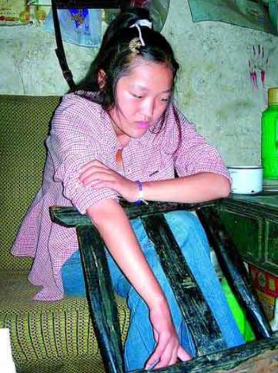 2006年，河南考生蒋多多在高考期间公开违反规定，愤怒地写了8000字文章批评高