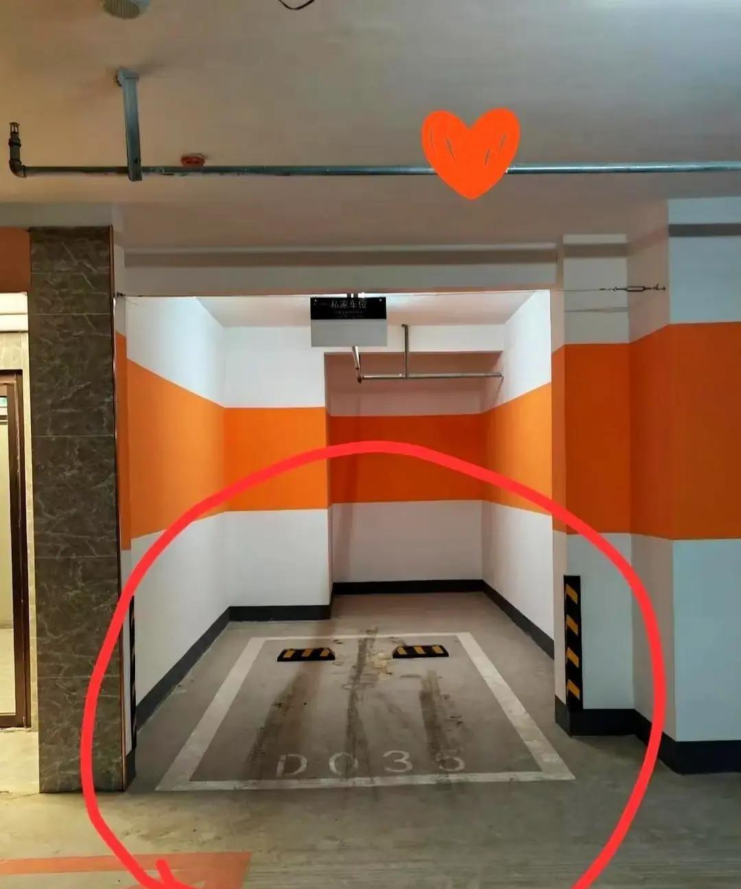 物业把车位从三万砍到一万二，老公眼睛都亮了，我下去一看，柱子贴着车门，后视镜都快