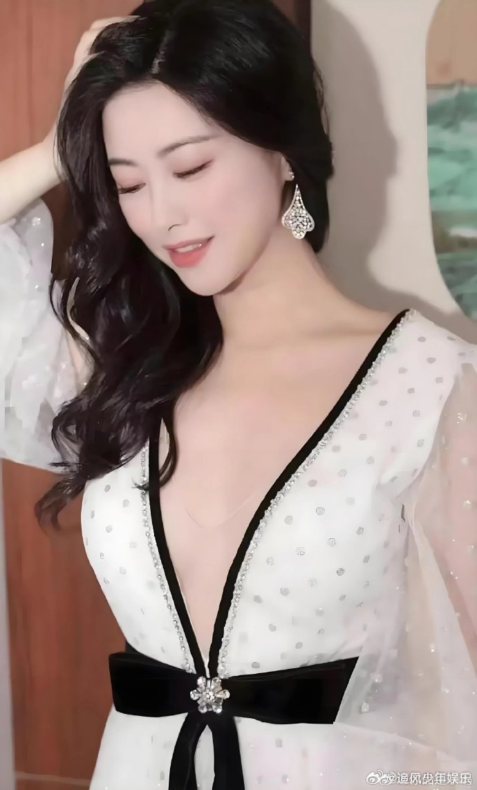 淡颜朱珠谁懂啊，朱珠淡妆的时候真的好戳我，简简单单的妆容，却把高级感拿捏得死死的