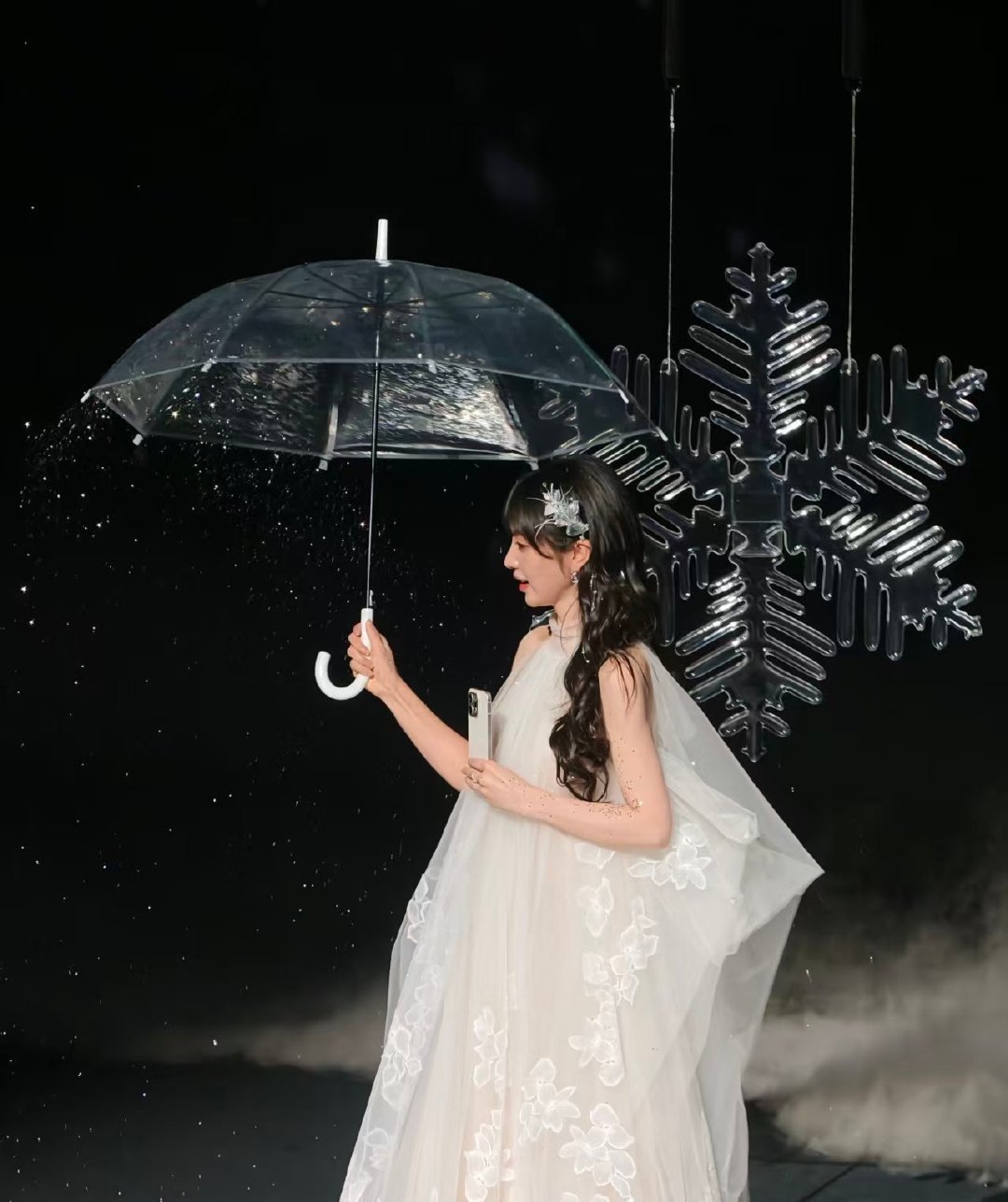 想看田曦薇的5万张照片被田曦薇的可爱戳中，冬日告白里的灵动神态，镜头前的各种甜