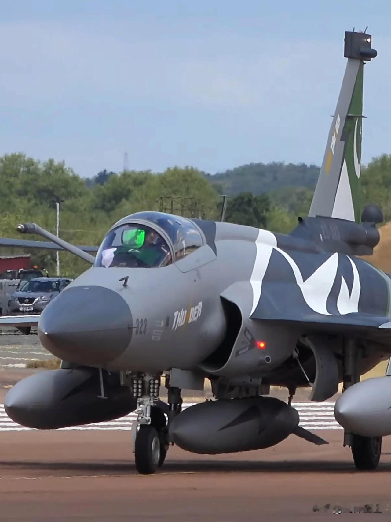 印尼又准备买枭龙战斗机了？路透社称，巴基斯坦和印度尼西亚正在就一项重大国防协议