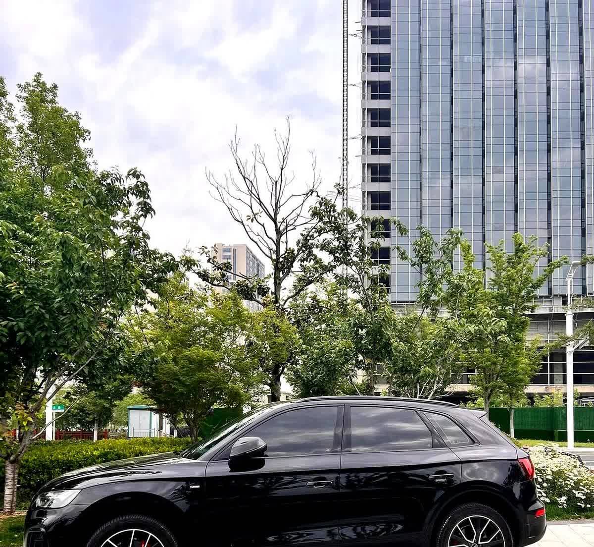 最近换车，我把BBA的热门中型SUV都看了个遍。宝马X3、奔驰GLC都试