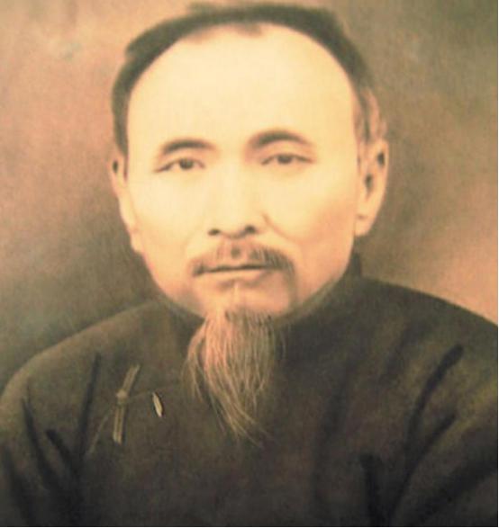 1935年的北平夜色肃杀，66岁的孙中山贴身保镖杜心五，惨遭日军抓捕囚禁。就在行