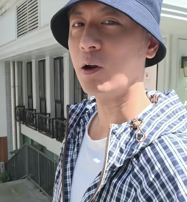 任重把女儿扔给丈母娘，带着孙骁骁出来过二人世界结果俩人在吃饭的时候，孙骁骁就