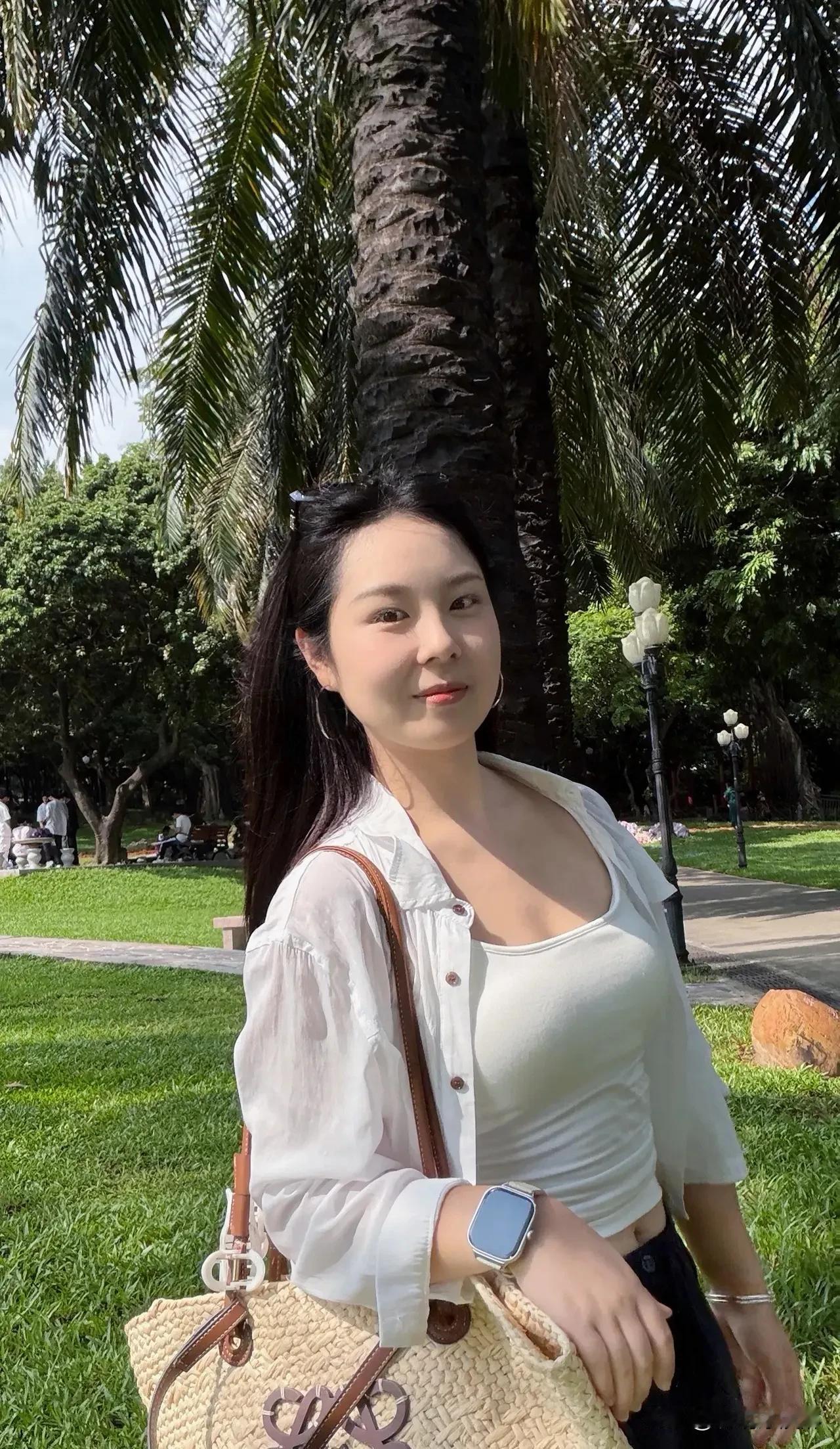 圆脸自带高光，笑眼弯弯治愈力拉满！每一帧都像加了糖，甜过初恋～谁说