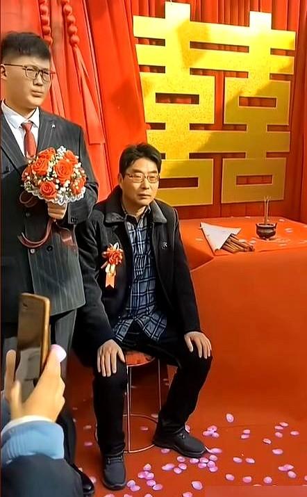 流量捧起来的媳妇到底有多坑？大衣哥朱之文算是彻底看明白了。儿子朱单伟那场闹剧