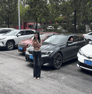这姑娘也挺大方，没翻脸！[捂脸哭]