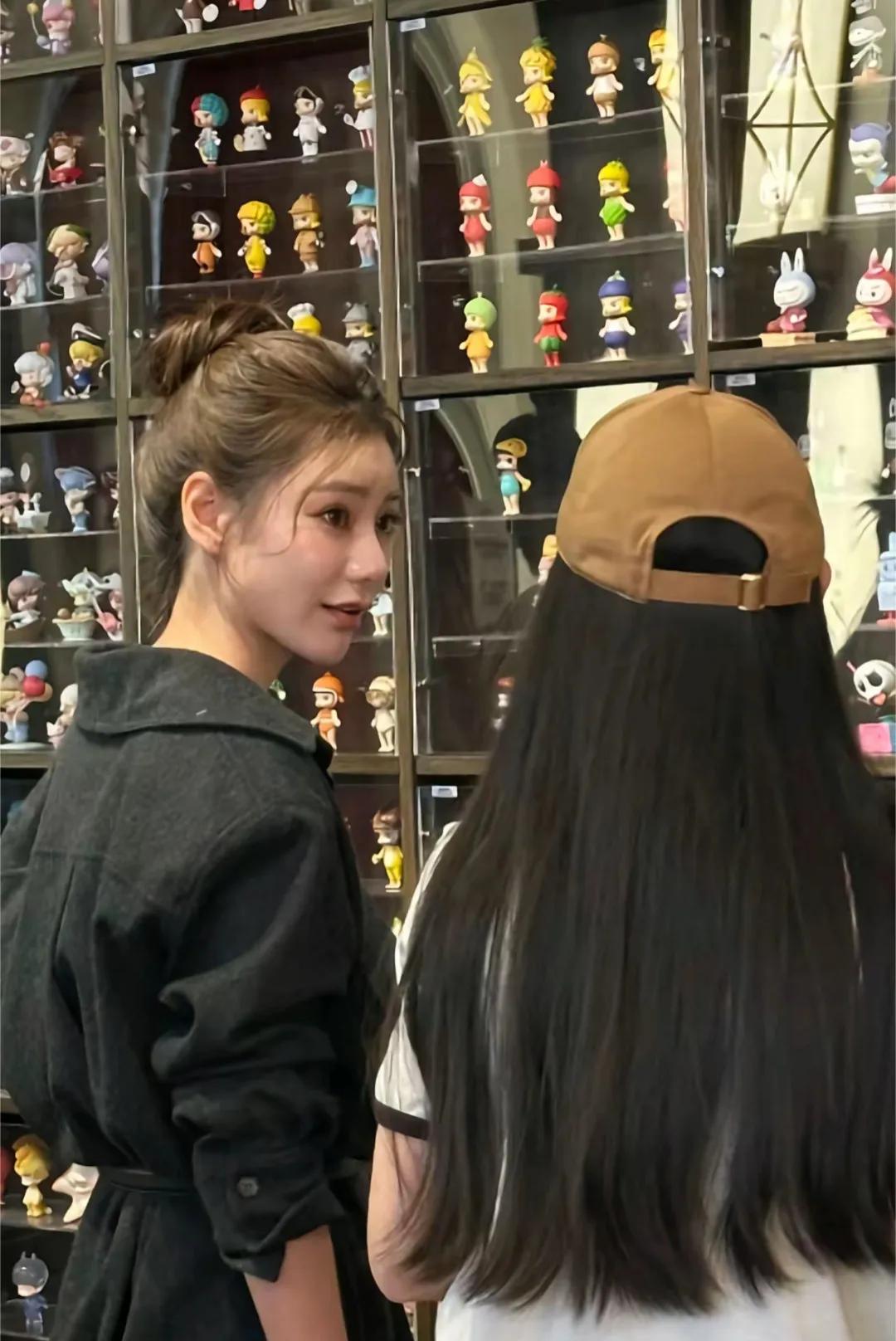 马筱梅拒绝透露小玥儿的近照。马筱梅近期的vlog状态绝了！只胖肚子四肢依旧纤