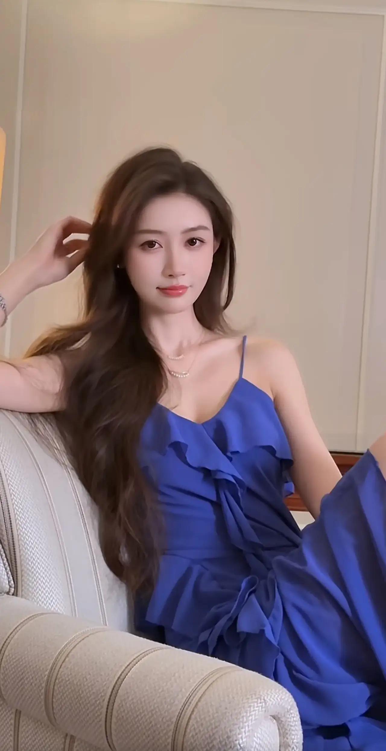 漂亮优雅气质的网红模特