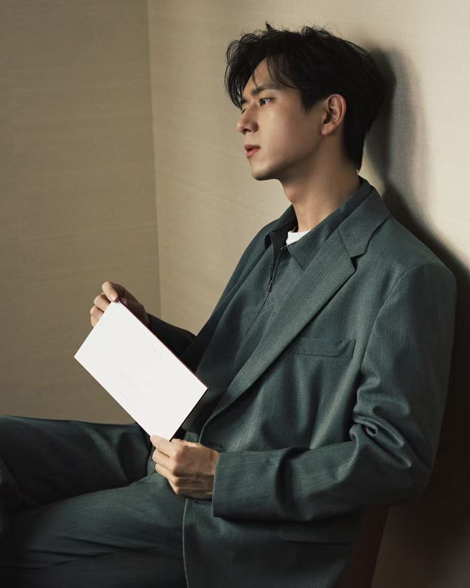 杨幂李现Prada预热期待看秀造型杨幂李现Prada预热杨幂李现预热​​​