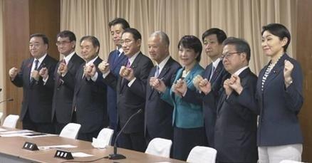 台退将栗正杰曾警告高市早苗，解放军若被迫对台动手，千万别瞎掺和，惹怒了解放军那可