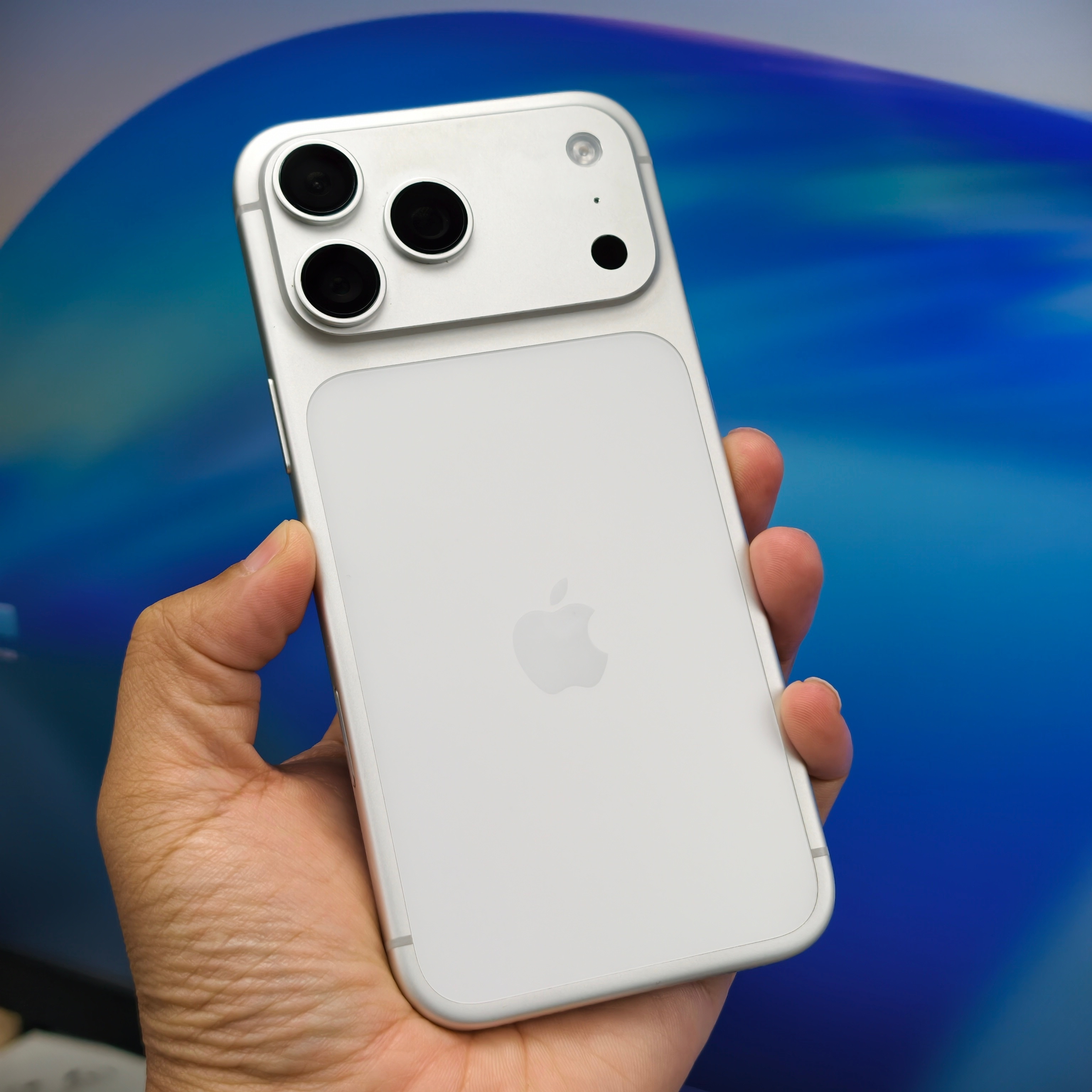 真不太建议各位小伙伴目前下手iPhone17ProMax外版256G，虽然