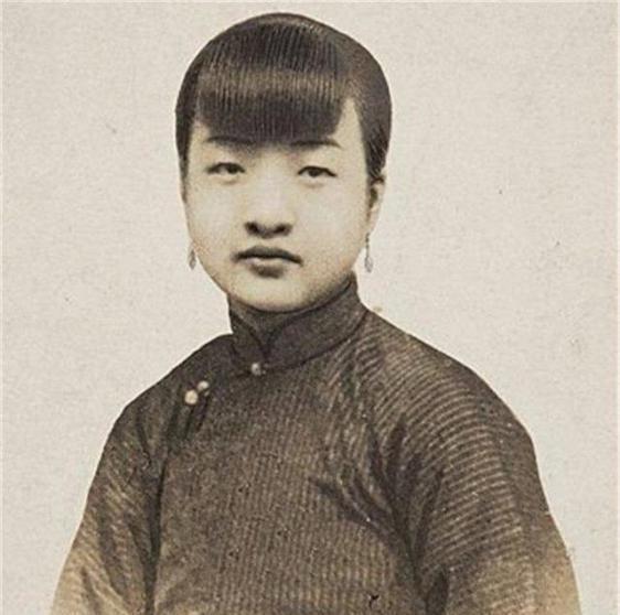 1945年，宋子文在偶遇旧情盛爱颐时，带着故人微笑上前问候，迎来的却是她语气平静