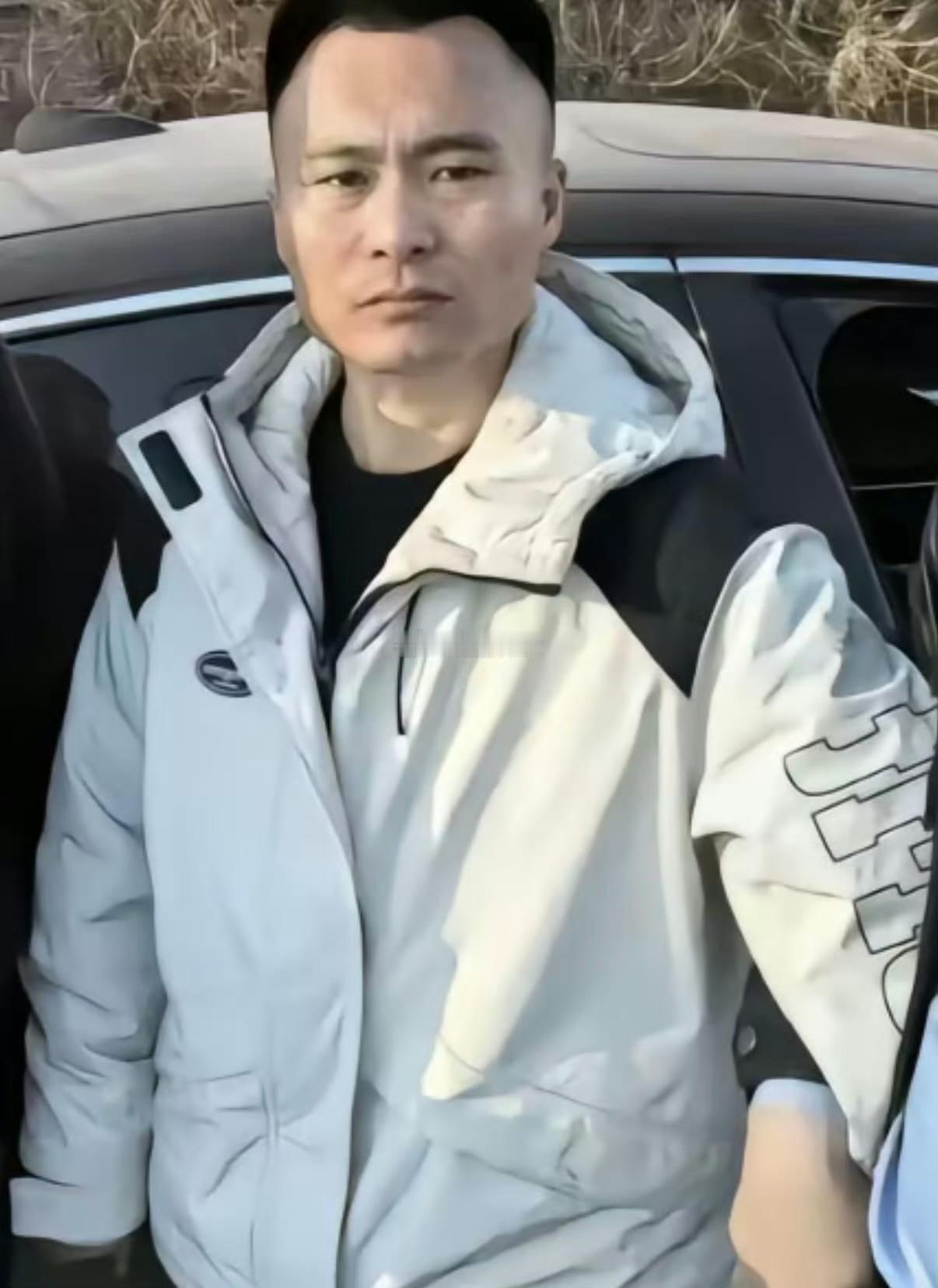 就是这人，吉林松原长岭姚某涉嫌恶性案件，目前在逃，34岁，男性。到底是犯的啥事，