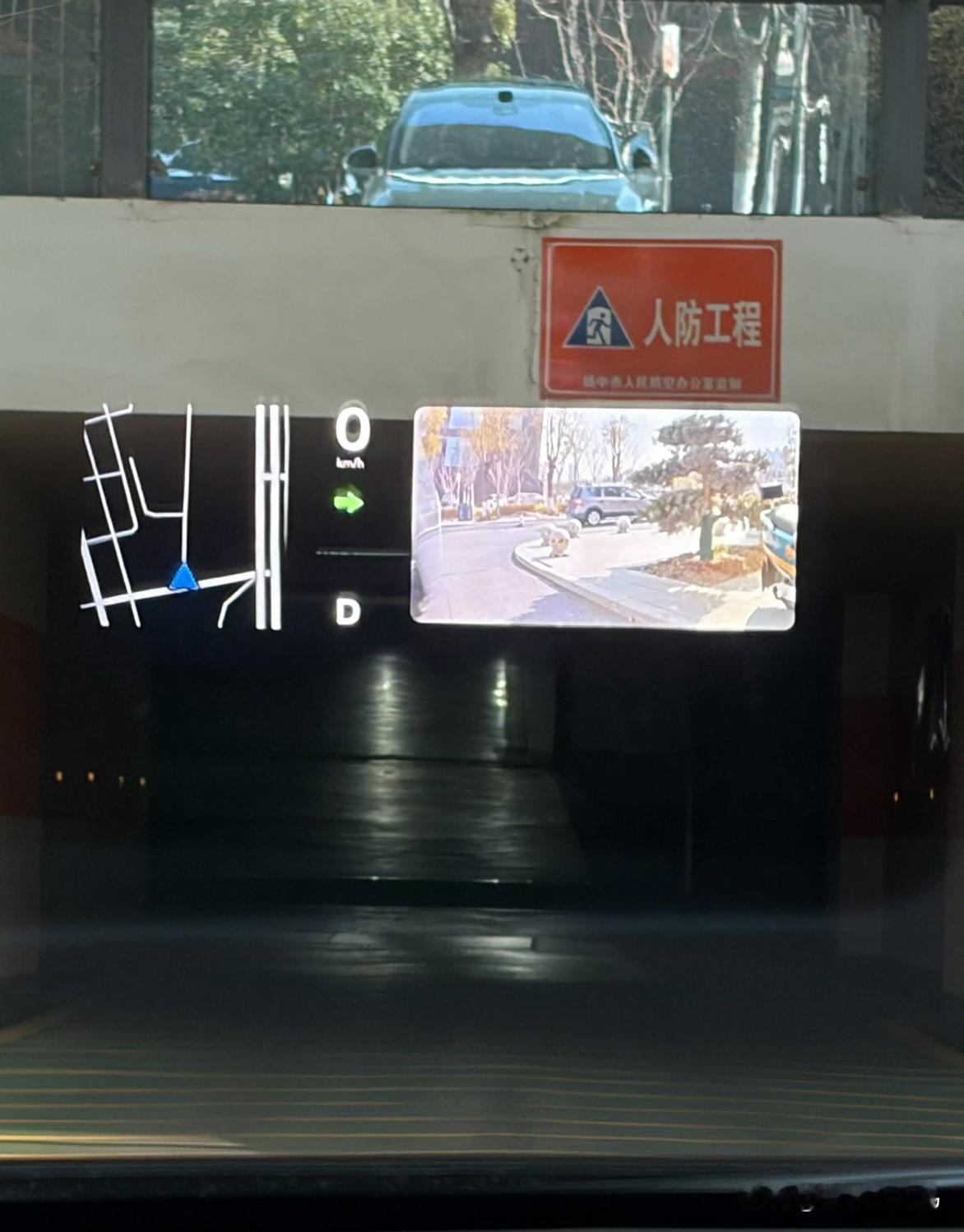 把理想i8OTA到8.2后，理想这块祖传又大又清晰的HUD算是发挥全部实力了。