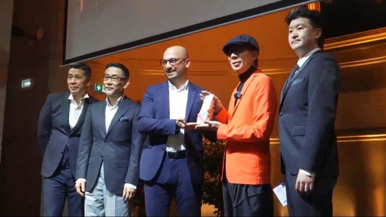 有的时候，一件衣服不仅仅是为了穿出来好看，更是一份体面。9月19日，2026