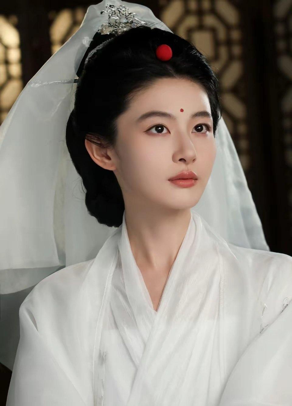 7月29日，于正拿林青霞给赵晴抬咖让赵晴拍了一组林青霞仿妆照，说赵晴像林青霞，