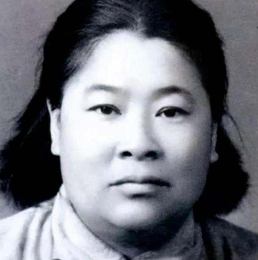1933年，许世友听说部队有一位出身武当的女侠，便想要切磋一番，他好歹也是出自少