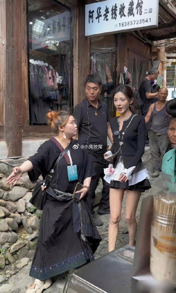 偶遇到明星了，但是没有想起来叫啥名字。​​​